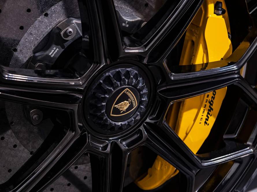 Affordable Lamborghini Aventador Rental
