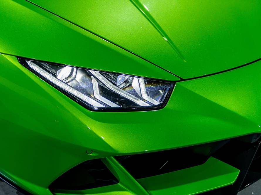 Lamborghini hurican evo spyder green hire