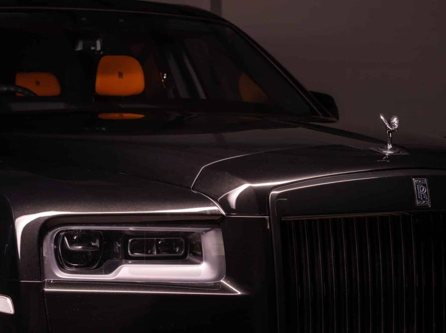 Rolls Royce Cullinan close up front angled