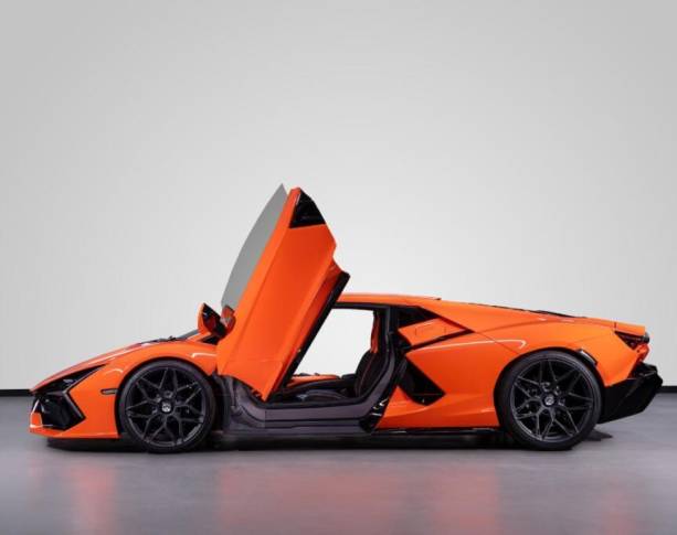 Lamborghini Revuelto hybrid