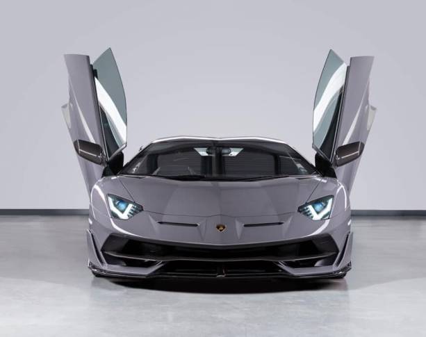 Lamborghini AVENTADOR SVJ ROADSTER Hire